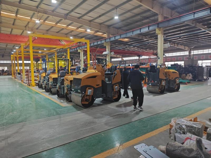 小型壓路機價格不能盲從，先把知識來學起！